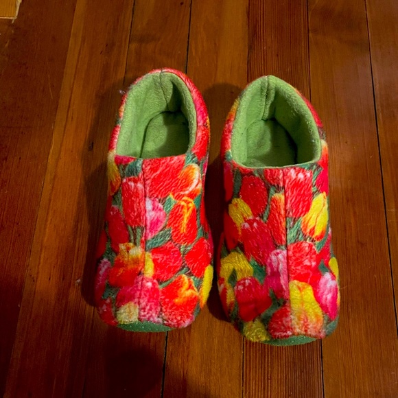 Cozy slippers in a colorful tulip print Size 10-13 - Picture 3 of 3
